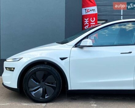 Белый Тесла Model Y, объемом двигателя 0 л и пробегом 1 тыс. км за 63216 $, фото 3 на Automoto.ua