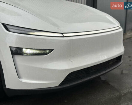 Белый Тесла Model Y, объемом двигателя 0 л и пробегом 1 тыс. км за 58999 $, фото 20 на Automoto.ua