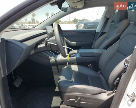 Белый Тесла Model Y, объемом двигателя 0 л и пробегом 5 тыс. км за 16000 $, фото 6 на Automoto.ua