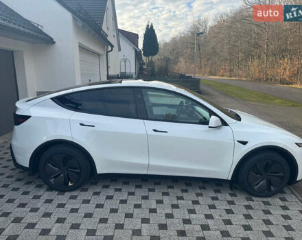 Белый Тесла Model Y, объемом двигателя 0 л и пробегом 1 тыс. км за 61141 $, фото 4 на Automoto.ua