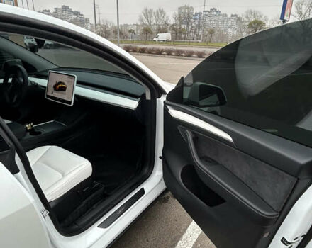 Белый Тесла Model Y, объемом двигателя 0 л и пробегом 6 тыс. км за 33999 $, фото 12 на Automoto.ua