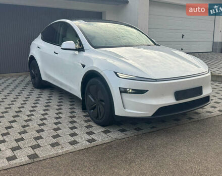 Белый Тесла Model Y, объемом двигателя 0 л и пробегом 1 тыс. км за 61141 $, фото 2 на Automoto.ua