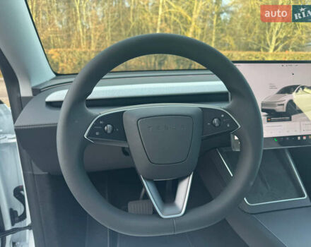 Белый Тесла Model Y, объемом двигателя 0 л и пробегом 1 тыс. км за 61141 $, фото 29 на Automoto.ua