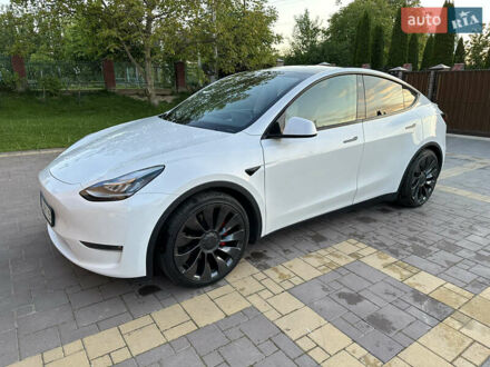 Белый Тесла Model Y, объемом двигателя 0 л и пробегом 45 тыс. км за 25000 $, фото 1 на Automoto.ua