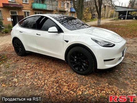 Белый Тесла Model Y, объемом двигателя 0 л и пробегом 0 тыс. км за 23500 $, фото 1 на Automoto.ua