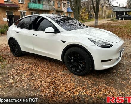 Белый Тесла Model Y, объемом двигателя 0 л и пробегом 0 тыс. км за 23500 $, фото 1 на Automoto.ua