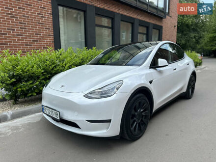 Белый Тесла Model Y, объемом двигателя 0 л и пробегом 53 тыс. км за 23500 $, фото 1 на Automoto.ua