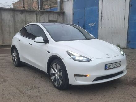 Белый Тесла Model Y, объемом двигателя 0 л и пробегом 121 тыс. км за 19500 $, фото 1 на Automoto.ua