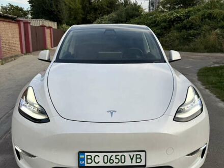 Белый Тесла Model Y, объемом двигателя 0 л и пробегом 30 тыс. км за 29000 $, фото 1 на Automoto.ua