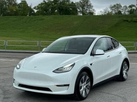 Белый Тесла Model Y, объемом двигателя 0 л и пробегом 124 тыс. км за 20100 $, фото 1 на Automoto.ua