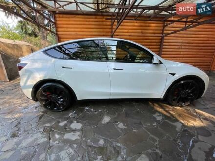 Тесла Model Y 2021 в Днепре (Днепропетровске) на Automoto.ua Белый Тесла Model Y, объемом двигателя 0 л и пробегом 76 тыс. км за 27000 $, фото 1 на Automoto.ua