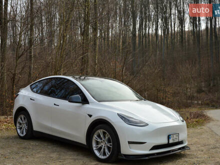 Белый Тесла Model Y, объемом двигателя 0 л и пробегом 70 тыс. км за 30000 $, фото 1 на Automoto.ua