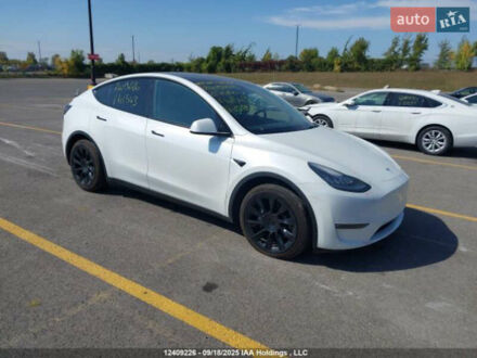 Тесла Model Y 2021 в Ровно на Automoto.ua Белый Тесла Model Y, объемом двигателя 0 л и пробегом 79 тыс. км за 15700 $, фото 1 на Automoto.ua