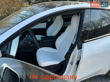 Тесла Model Y 2021 в Киеве на Automoto.ua Белый Тесла Model Y, объемом двигателя 0 л и пробегом 64 тыс. км за 32500 $, фото 1 на Automoto.ua