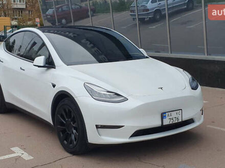 Білий Тесла Model Y, об'ємом двигуна 0 л та пробігом 74 тис. км за 25900 $, фото 1 на Automoto.ua