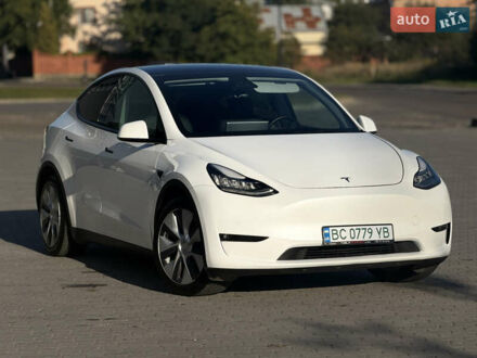 Белый Тесла Model Y, объемом двигателя 0 л и пробегом 69 тыс. км за 28000 $, фото 1 на Automoto.ua