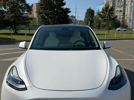 Белый Тесла Model Y, объемом двигателя 0 л и пробегом 58 тыс. км за 27500 $, фото 1 на Automoto.ua