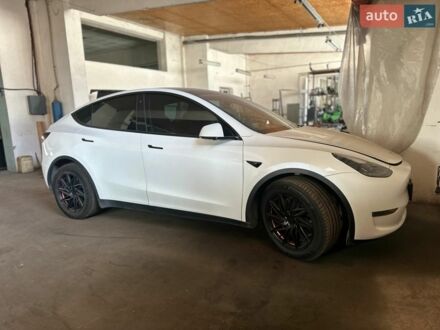 Белый Тесла Model Y, объемом двигателя 0 л и пробегом 43 тыс. км за 32000 $, фото 1 на Automoto.ua