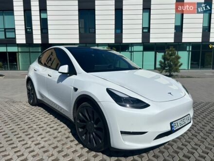 Белый Тесла Model Y, объемом двигателя 0 л и пробегом 33 тыс. км за 26200 $, фото 1 на Automoto.ua