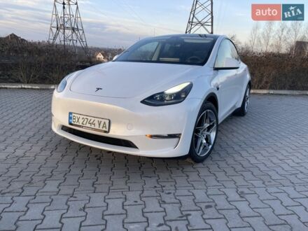 Білий Тесла Model Y, об'ємом двигуна 0 л та пробігом 63 тис. км за 27000 $, фото 1 на Automoto.ua