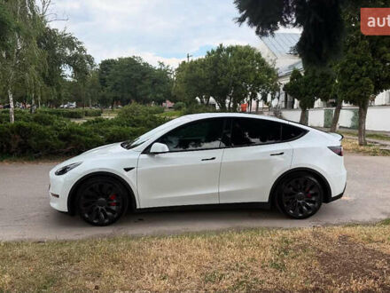 Белый Тесла Model Y, объемом двигателя 0 л и пробегом 80 тыс. км за 33000 $, фото 1 на Automoto.ua