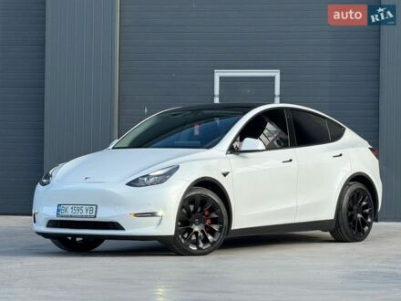 Белый Тесла Model Y, объемом двигателя 0 л и пробегом 116 тыс. км за 24000 $, фото 1 на Automoto.ua