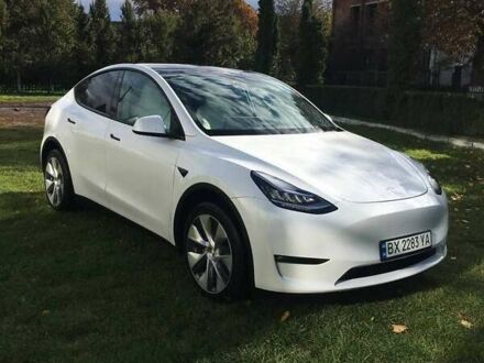 Тесла Model Y 2022 у Каменце-Подольском на Automoto.ua Білий Тесла Model Y, об'ємом двигуна 0 л та пробігом 30 тис. км за 25900 $, фото 1 на Automoto.ua