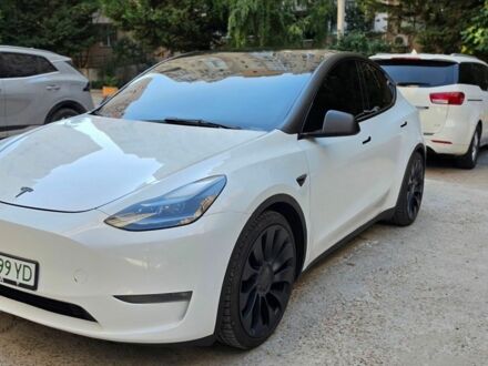 Білий Тесла Model Y, об'ємом двигуна 0 л та пробігом 66 тис. км за 25500 $, фото 1 на Automoto.ua
