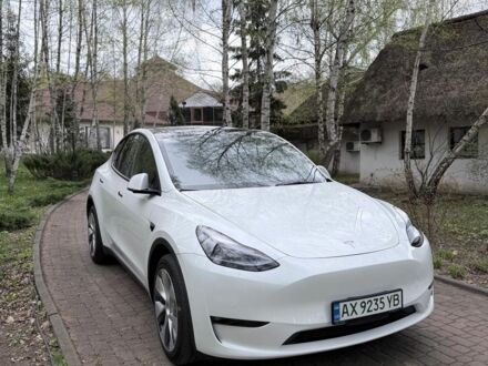 Белый Тесла Model Y, объемом двигателя 0 л и пробегом 33 тыс. км за 29999 $, фото 1 на Automoto.ua