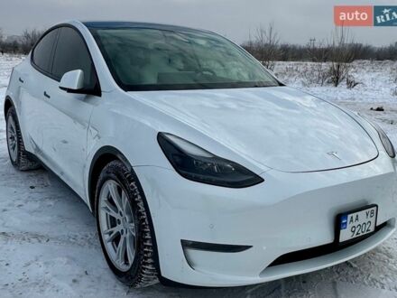 Белый Тесла Model Y, объемом двигателя 0 л и пробегом 53 тыс. км за 30000 $, фото 1 на Automoto.ua