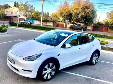 Тесла Model Y 2022 в Одессе на Automoto.ua Белый Тесла Model Y, объемом двигателя 0 л и пробегом 52 тыс. км за 27000 $, фото 1 на Automoto.ua
