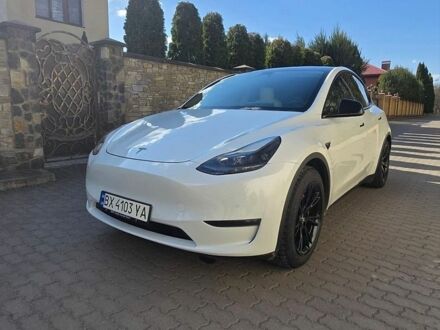 Белый Тесла Model Y, объемом двигателя 0 л и пробегом 86 тыс. км за 29500 $, фото 1 на Automoto.ua