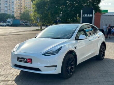 Белый Тесла Model Y, объемом двигателя 20 л и пробегом 28 тыс. км за 32990 $, фото 1 на Automoto.ua