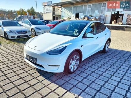 Белый Тесла Model Y, объемом двигателя 0 л и пробегом 67 тыс. км за 28300 $, фото 1 на Automoto.ua