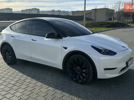 Білий Тесла Model Y, об'ємом двигуна 0 л та пробігом 63 тис. км за 28700 $, фото 1 на Automoto.ua