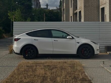Білий Тесла Model Y, об'ємом двигуна 0 л та пробігом 110 тис. км за 28000 $, фото 1 на Automoto.ua