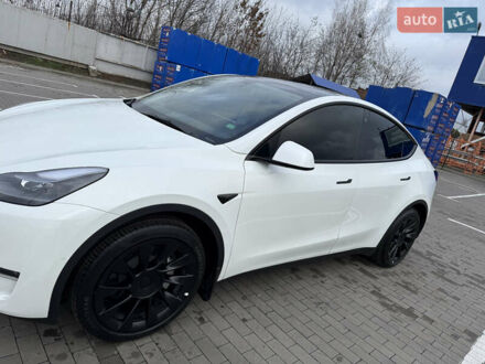Білий Тесла Model Y, об'ємом двигуна 0 л та пробігом 52 тис. км за 25900 $, фото 1 на Automoto.ua
