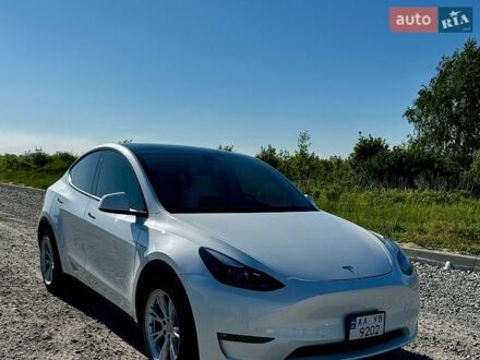 Белый Тесла Model Y, объемом двигателя 0 л и пробегом 55 тыс. км за 26500 $, фото 1 на Automoto.ua