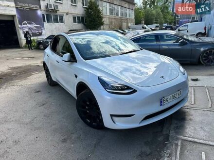 Белый Тесла Model Y, объемом двигателя 0 л и пробегом 68 тыс. км за 29000 $, фото 1 на Automoto.ua