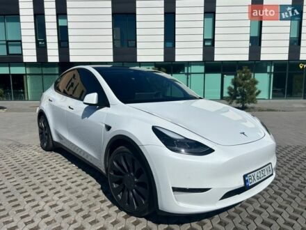 Белый Тесла Model Y, объемом двигателя 0 л и пробегом 33 тыс. км за 27700 $, фото 1 на Automoto.ua
