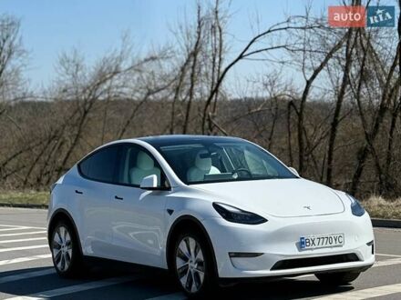 Тесла Model Y 2022 в Хмельницком на Automoto.ua Белый Тесла Model Y, объемом двигателя 0 л и пробегом 35 тыс. км за 33000 $, фото 1 на Automoto.ua