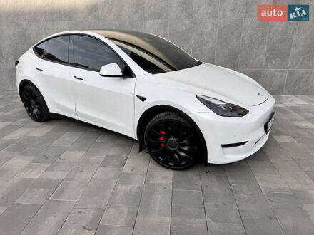 Тесла Model Y 2022 в Киеве на Automoto.ua Белый Тесла Model Y, объемом двигателя 0 л и пробегом 45 тыс. км за 33900 $, фото 1 на Automoto.ua