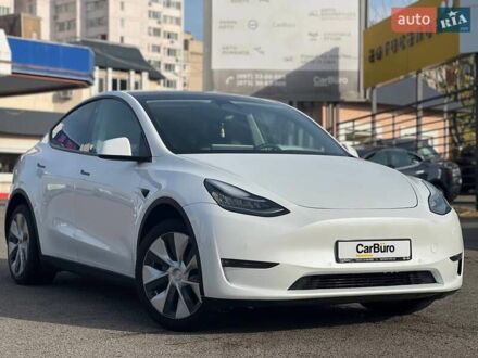 Белый Тесла Model Y, объемом двигателя 0 л и пробегом 31 тыс. км за 24999 $, фото 1 на Automoto.ua