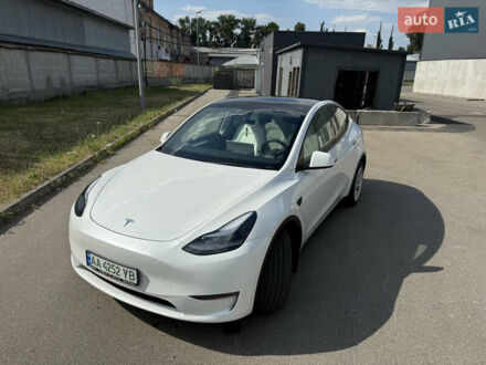 Белый Тесла Model Y, объемом двигателя 0 л и пробегом 59 тыс. км за 28000 $, фото 1 на Automoto.ua