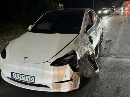 Белый Тесла Model Y, объемом двигателя 0 л и пробегом 40 тыс. км за 16500 $, фото 1 на Automoto.ua