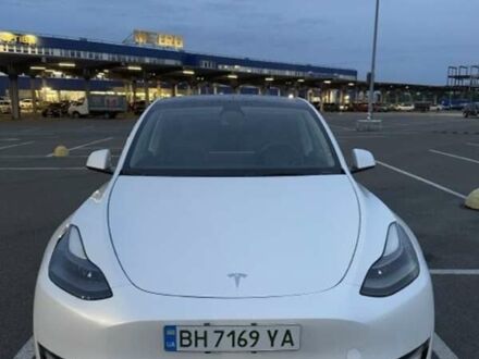 Тесла Model Y 2022 в Киеве на Automoto.ua Белый Тесла Model Y, объемом двигателя 0 л и пробегом 65 тыс. км за 28000 $, фото 1 на Automoto.ua