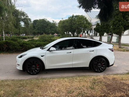 Белый Тесла Model Y, объемом двигателя 0 л и пробегом 80 тыс. км за 33000 $, фото 1 на Automoto.ua