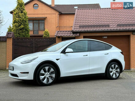 Белый Тесла Model Y, объемом двигателя 0 л и пробегом 57 тыс. км за 25000 $, фото 1 на Automoto.ua