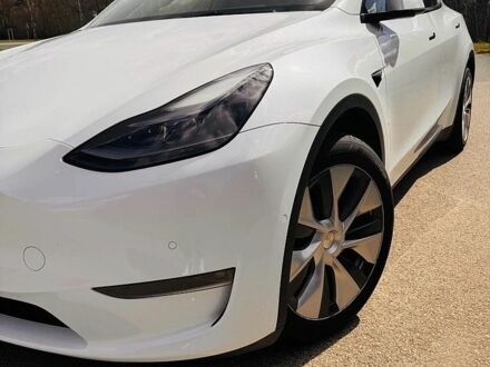 Белый Тесла Model Y, объемом двигателя 0 л и пробегом 65 тыс. км за 30000 $, фото 1 на Automoto.ua