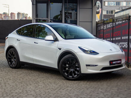 Белый Тесла Model Y, объемом двигателя 0 л и пробегом 54 тыс. км за 27000 $, фото 1 на Automoto.ua